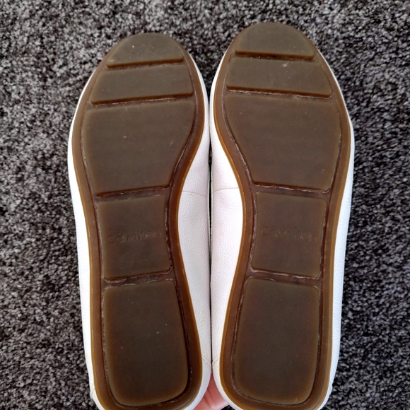 Calvin Klein - Picture 2 of 3